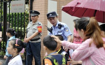 “爱护校园环境卫生”倡议书5篇