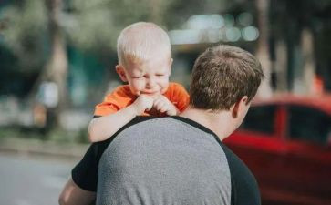 幼儿中班哭和笑教案参考7篇